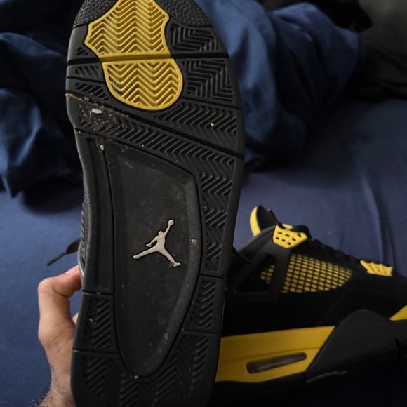 Jordan 4 Thunder - Picture 3 of 3